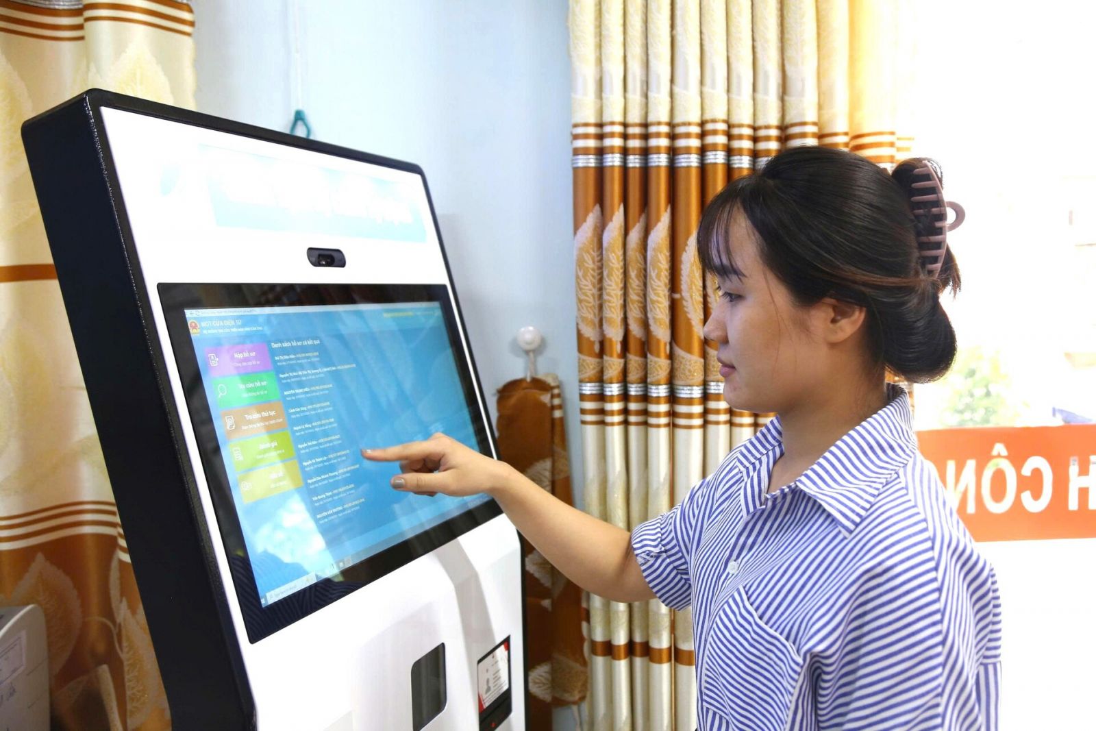 Đồng Nai: 'Kiosk thông minh' giúp người dân chủ động, cán bộ giảm tải