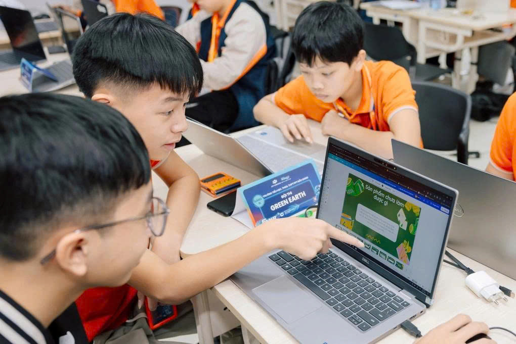 100% học sinh lớp 1 Hà Nội bắt đầu học AI