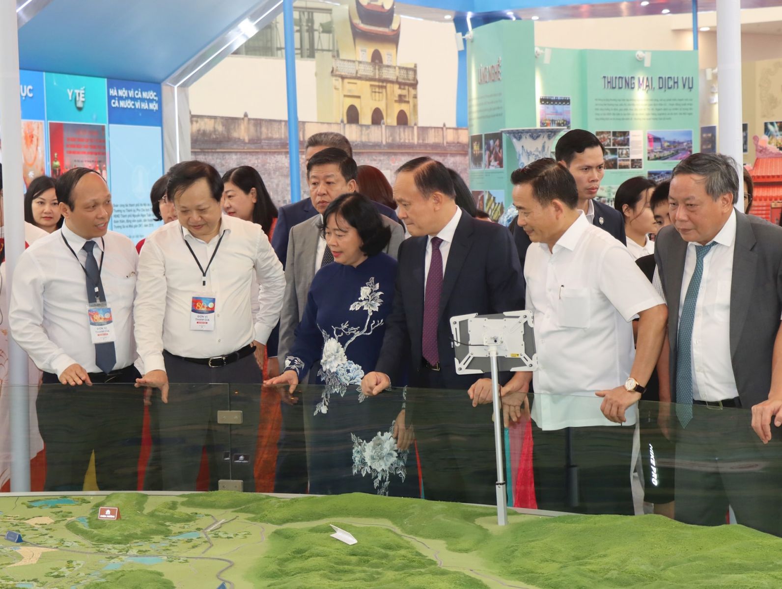Lãnh đạo Thành phố tham quan hai không gian trưng bày của Hà Nội tại Trung tâm Triển lãm Quốc gia