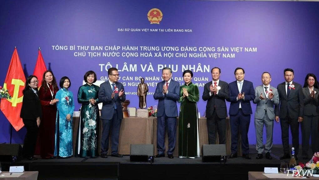 Tổng Bí thư, Chủ tịch nước mong trí thức Việt tại Nga thúc đẩy kết nối khoa học công nghệ