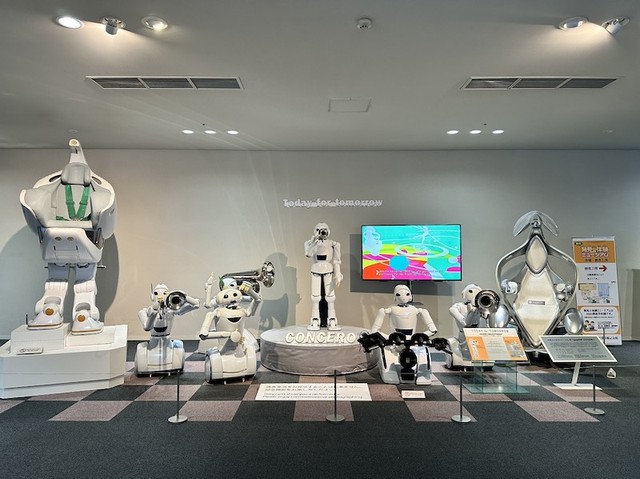 Khám phá Bảo tàng Công nghiệp và Công nghệ Toyota, xem robot chơi violin