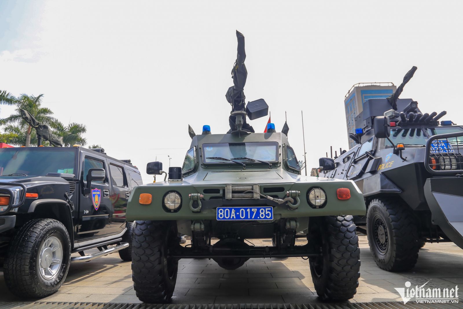 500 vũ khí, khí tài của lực lượng cảnh sát được trưng bày tại Hà Nội