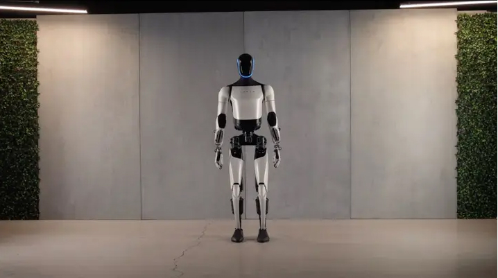 Robot hình người của Tesla gây sốt trong triển lãm ở Trung Quốc