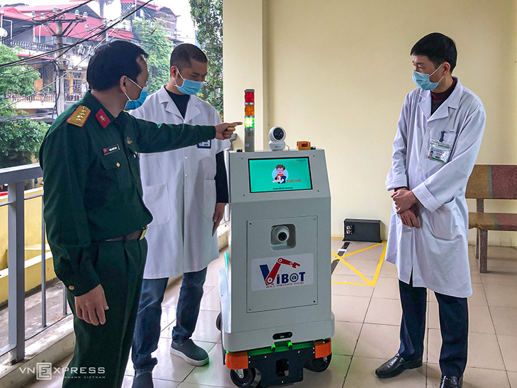 Việt Nam chế tạo thành công robot hỗ trợ y tế