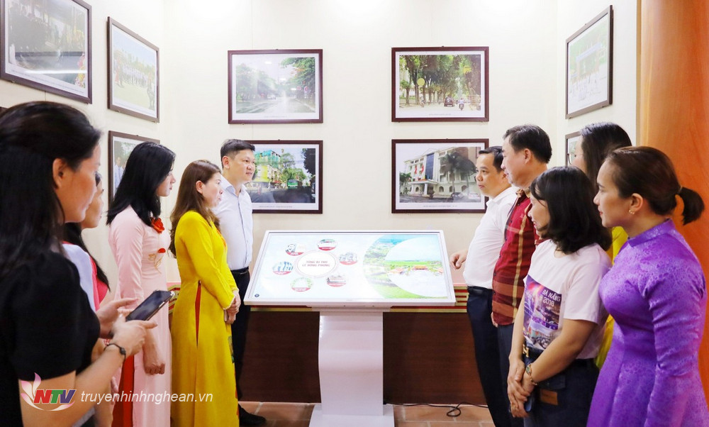 Trao tặng hệ thống thiết bị và công nghệ trong trưng bày cho Khu di tích Quốc gia Tổng Bí thư Lê Hồng Phong