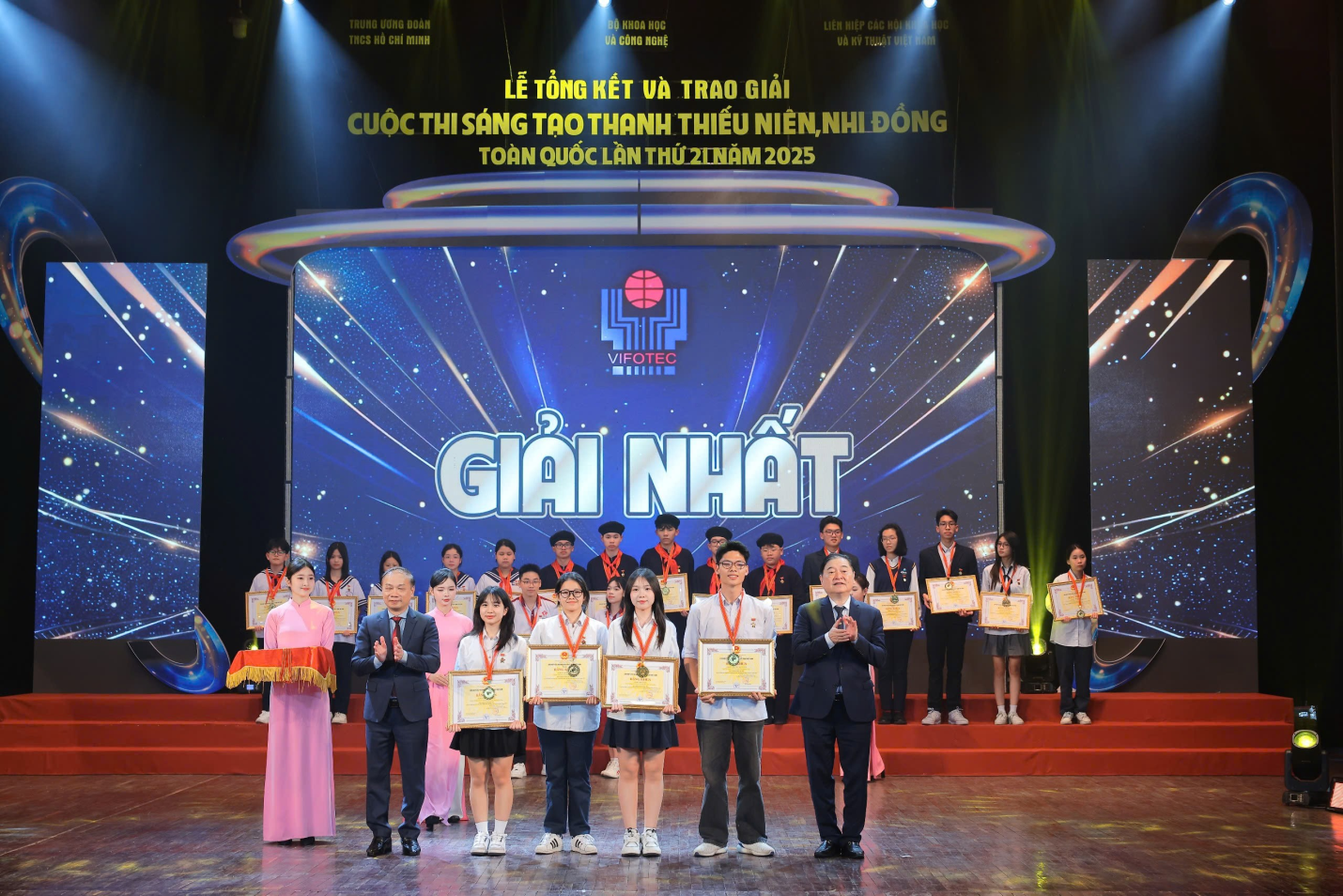 Nhóm học sinh Việt phát triển AI làm trợ lý học tập